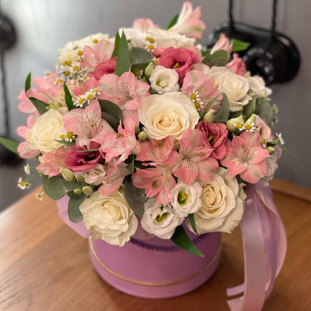 Цветы в коробке на день рождения, маме, коллеге, подруге, сестре, жене «Нежные чувства»